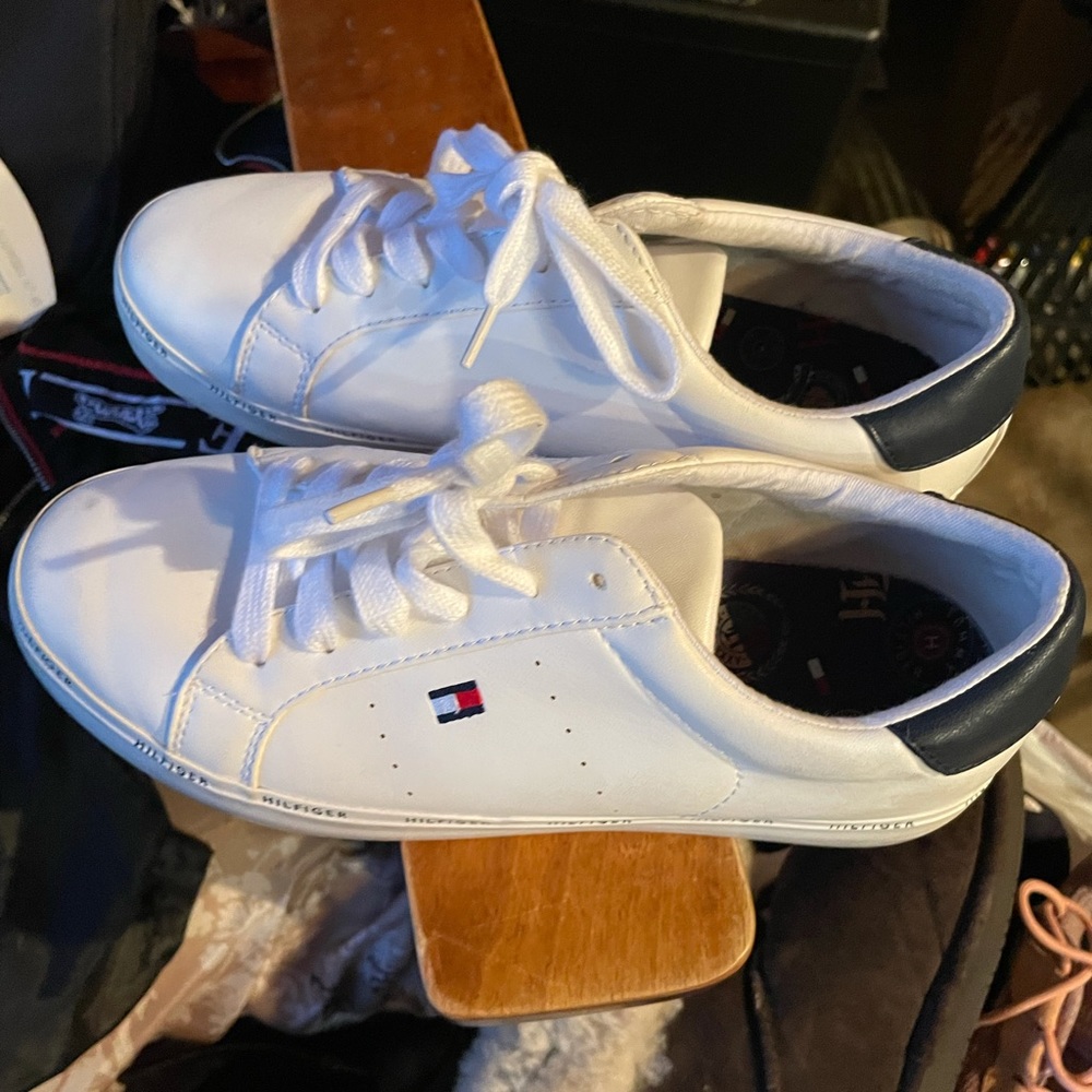 Women’s tommy shoes